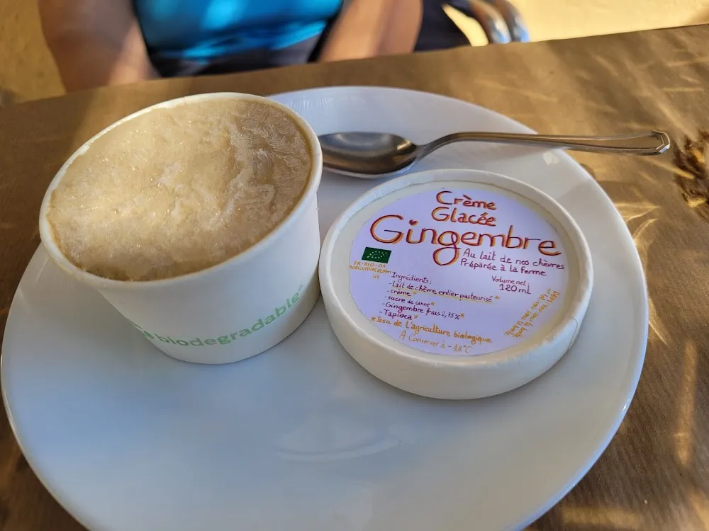 Isdessert Ingefær Og Gedemælk